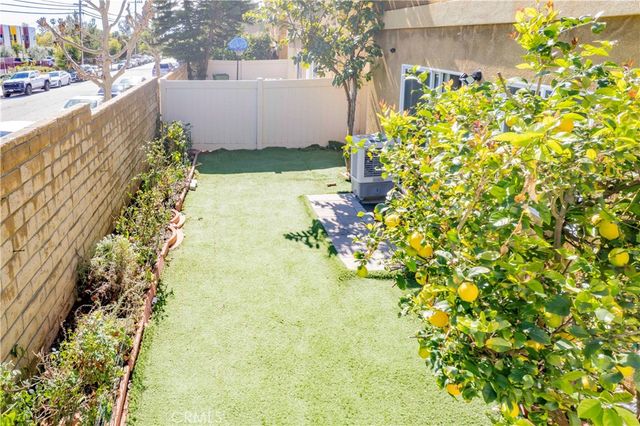 9427 Lemona Avenue 20, North Hills, CA 91343