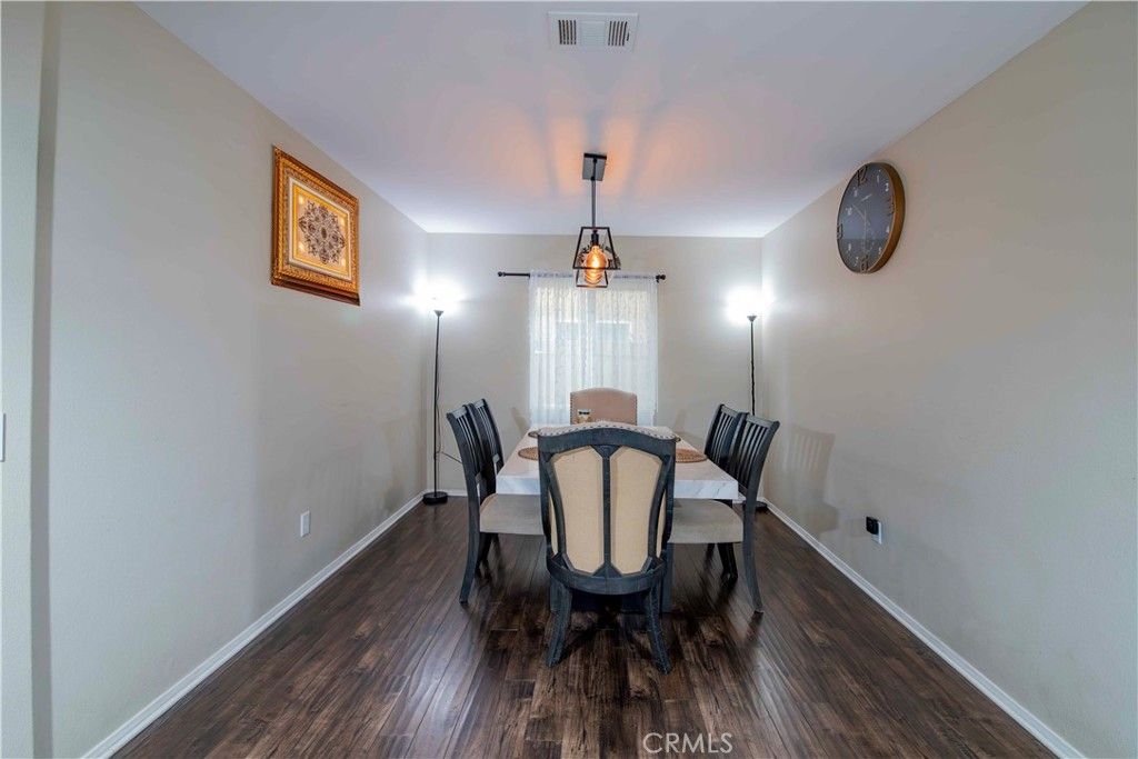 Image 11 of property listing at 9427 Lemona Avenue 20, Northridge, CA 91343