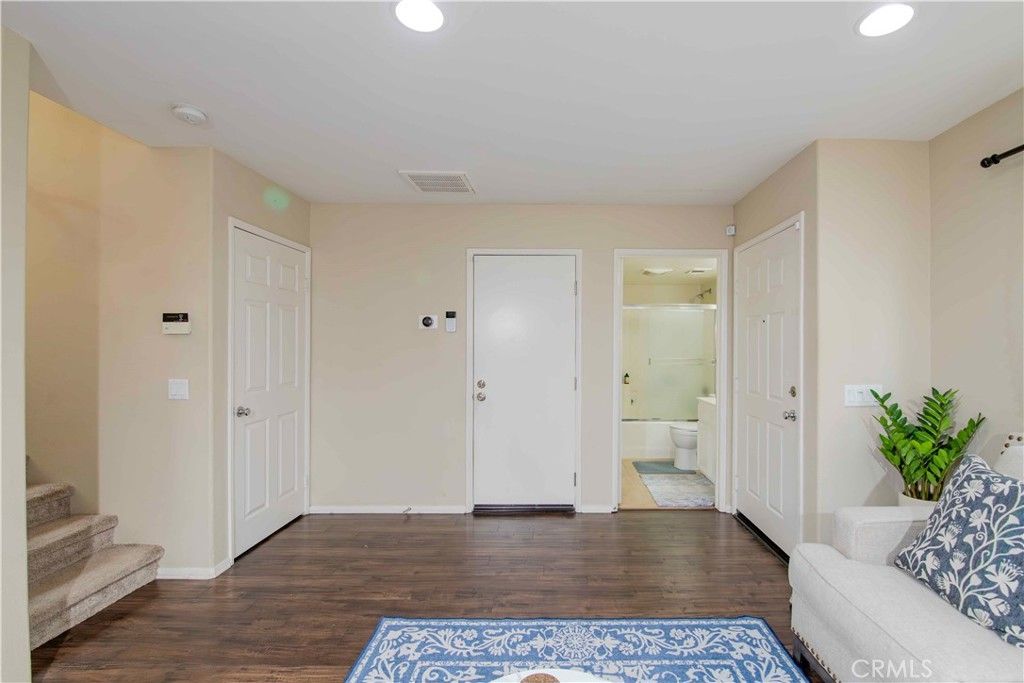 Image 17 of property listing at 9427 Lemona Avenue 20, Northridge, CA 91343