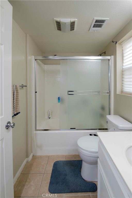 Image 18 of property listing at 9427 Lemona Avenue 20, Northridge, CA 91343