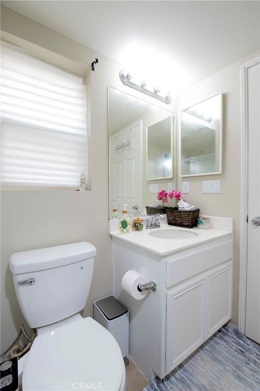 Image 20 of property listing at 9427 Lemona Avenue 20, Northridge, CA 91343