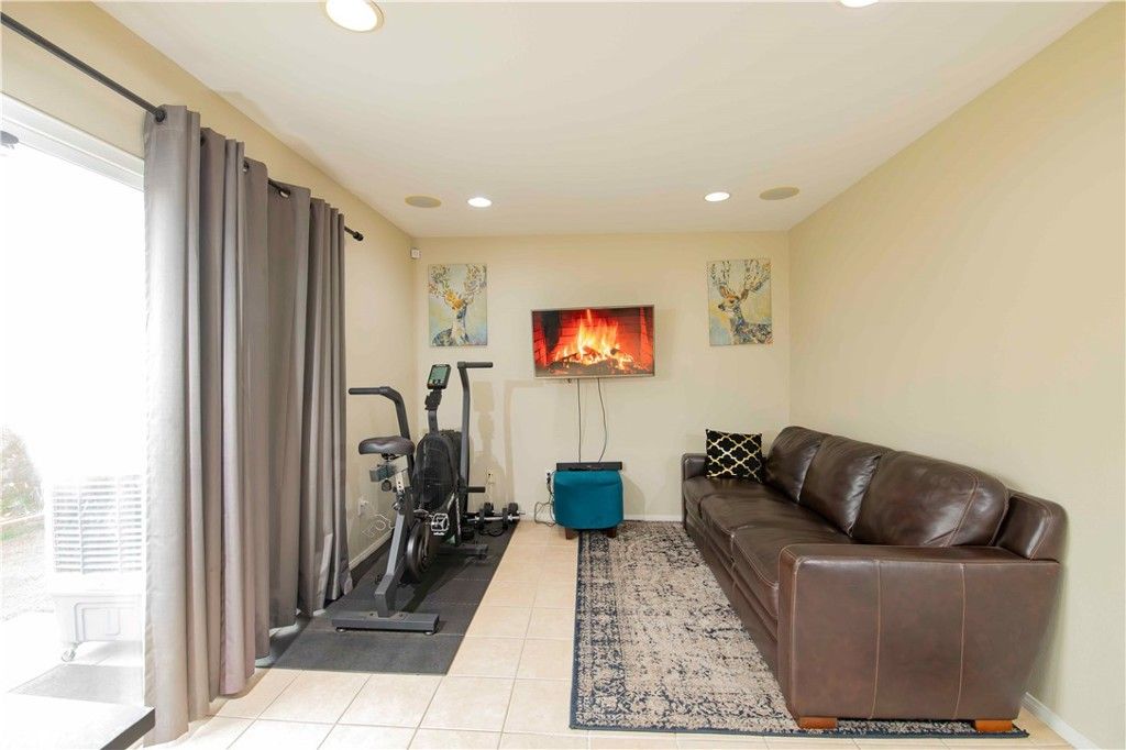Image 21 of property listing at 9427 Lemona Avenue 20, Northridge, CA 91343