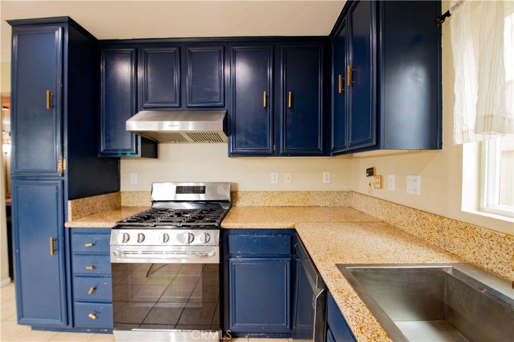 Image 26 of property listing at 9427 Lemona Avenue 20, Northridge, CA 91343