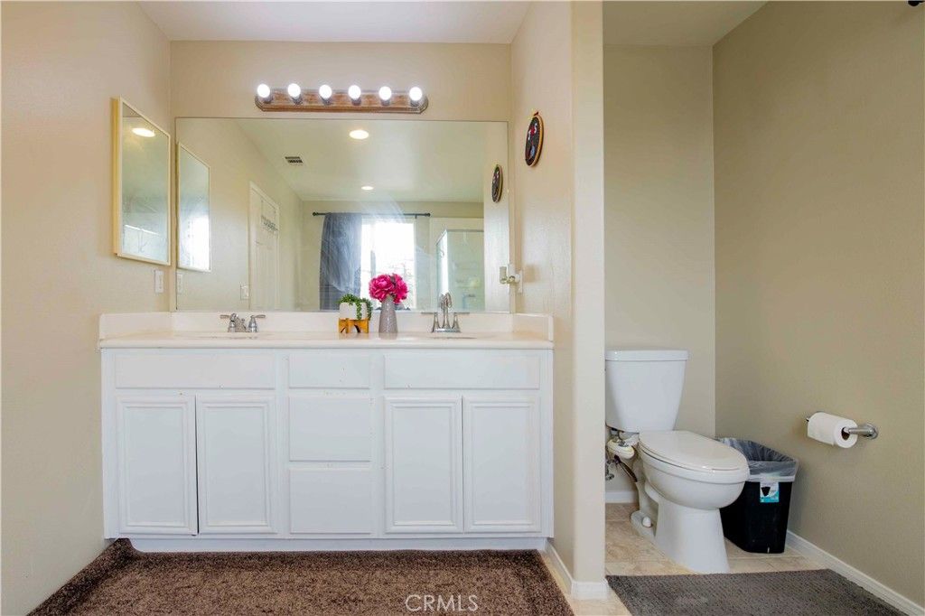 Image 37 of property listing at 9427 Lemona Avenue 20, Northridge, CA 91343