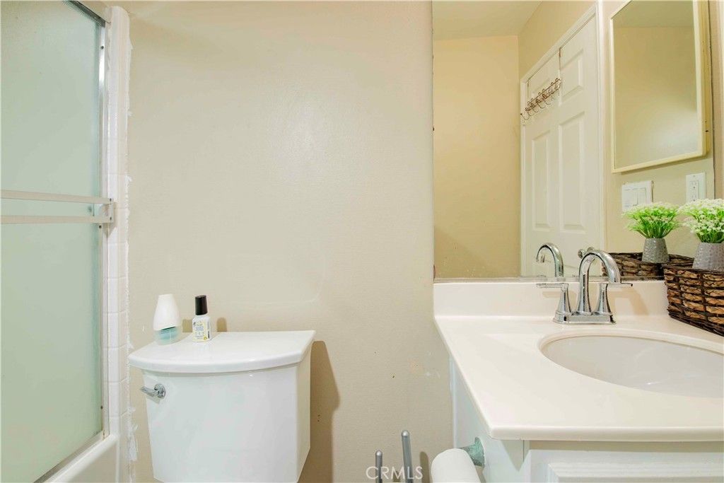 Image 40 of property listing at 9427 Lemona Avenue 20, Northridge, CA 91343