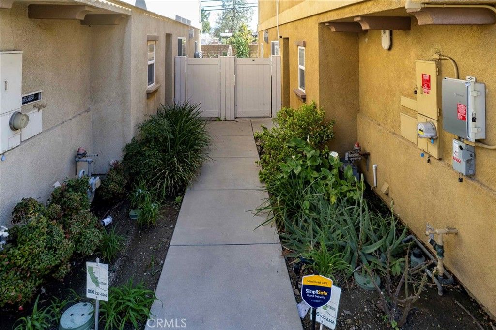 Image 48 of property listing at 9427 Lemona Avenue 20, Northridge, CA 91343
