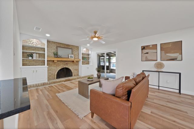 6617 Sabrosa Court W, Fort Worth, TX 76133