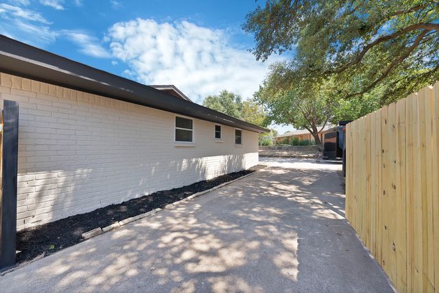 6617 Sabrosa Court W, Fort Worth, TX 76133