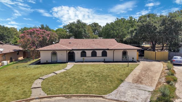 6617 Sabrosa Court W, Fort Worth, TX 76133