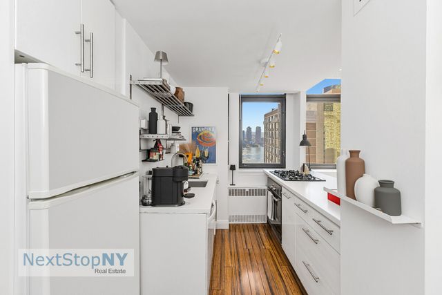 310 E 46th St Apt 22H, New York City, NY 10017