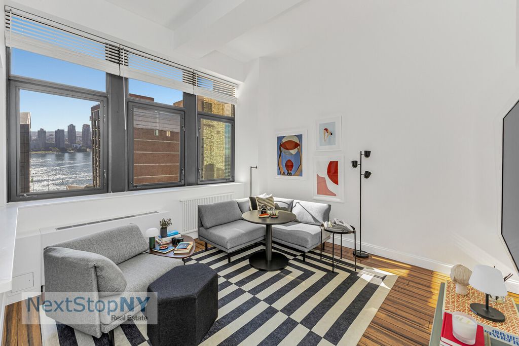 310 E 46th St Apt 22H, New York City, NY 10017