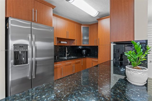 605 NW 72nd Ave 406, Miami, FL 33126