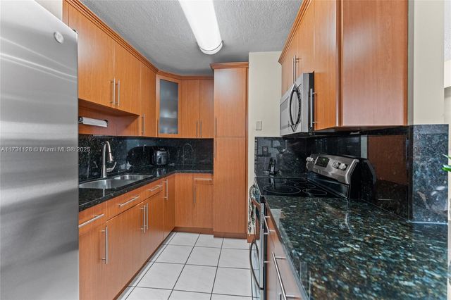 605 NW 72nd Ave 406, Miami, FL 33126