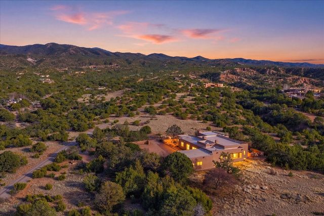 13A Calle Noble, Santa Fe, NM 87506