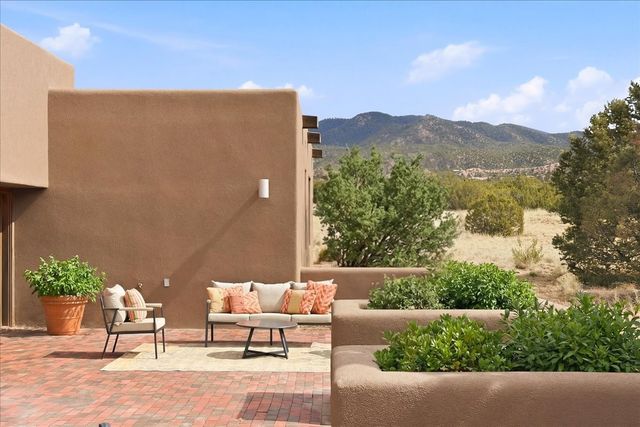 13A Calle Noble, Santa Fe, NM 87506