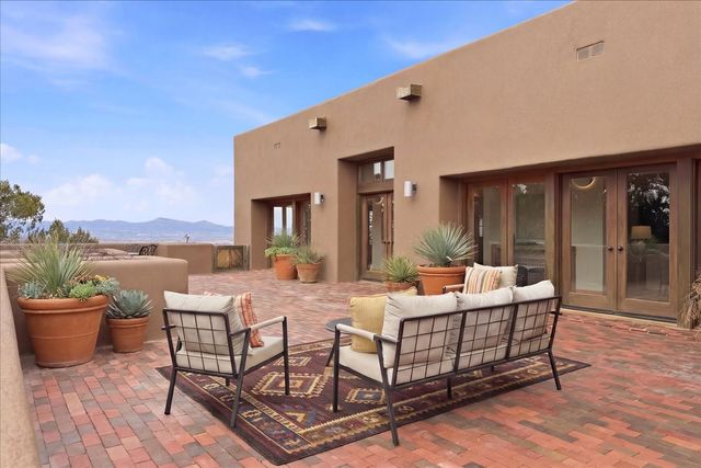 13A Calle Noble, Santa Fe, NM 87506