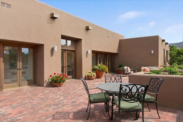 13A Calle Noble, Santa Fe, NM 87506