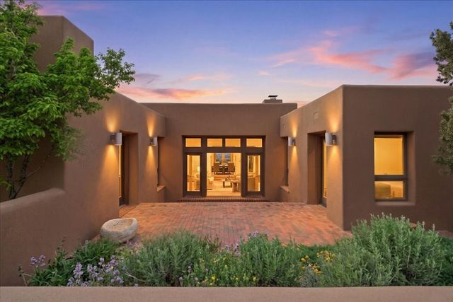 13A Calle Noble, Santa Fe, NM 87506