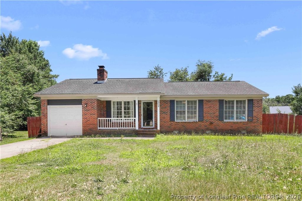 6808 Leeds Court, Fayetteville, NC 28304 — exterior