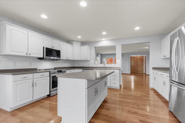 1828 Cloverview STREET, West Bend, WI 53095