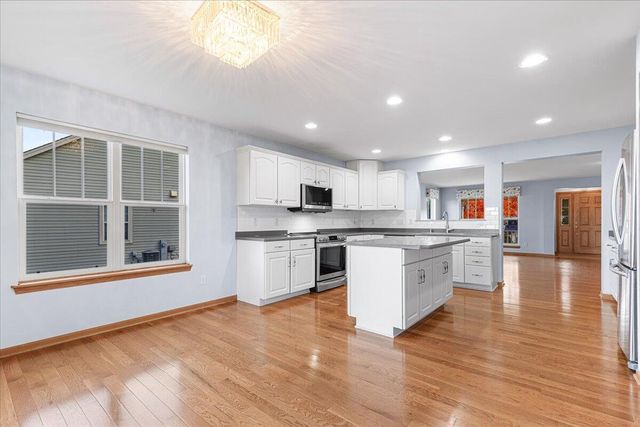 1828 Cloverview STREET, West Bend, WI 53095