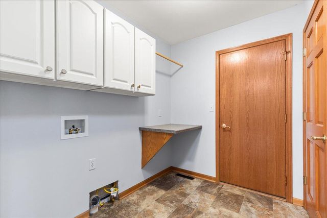 1828 Cloverview STREET, West Bend, WI 53095