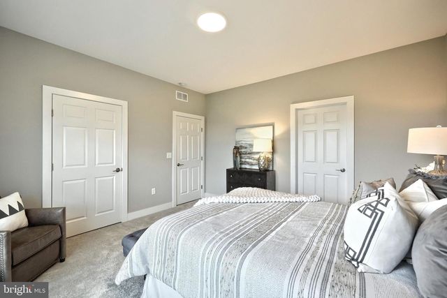 524 WINDING CREEK BLVD, Annville, PA 17003
