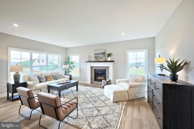524 WINDING CREEK BLVD, Annville, PA 17003