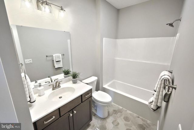 524 WINDING CREEK BLVD, Annville, PA 17003