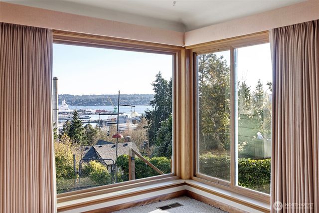 410 S Charleston Avenue, Bremerton, WA 98312