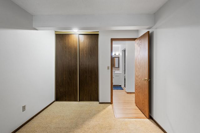 8948 Neill Lake Road 155E, Eden Prairie, MN 55347