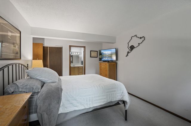 8948 Neill Lake Road 155E, Eden Prairie, MN 55347