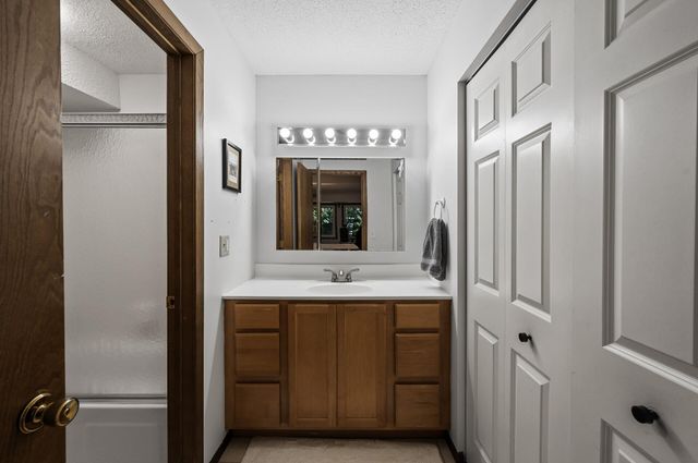 8948 Neill Lake Road 155E, Eden Prairie, MN 55347