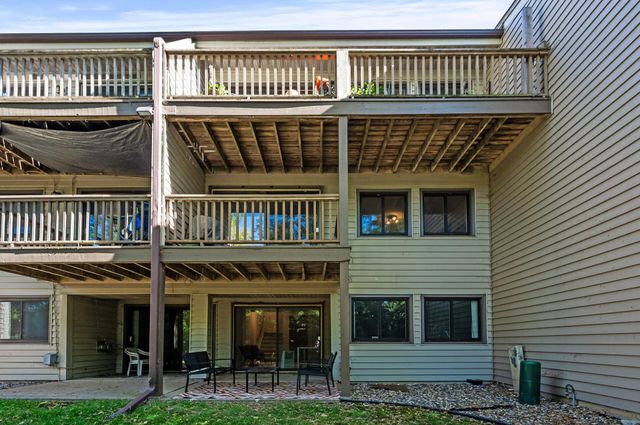 8948 Neill Lake Road 155E, Eden Prairie, MN 55347