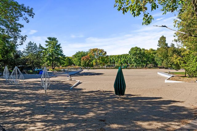 8948 Neill Lake Road 155E, Eden Prairie, MN 55347