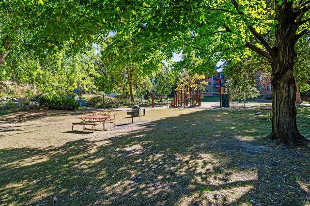 8948 Neill Lake Road 155E, Eden Prairie, MN 55347
