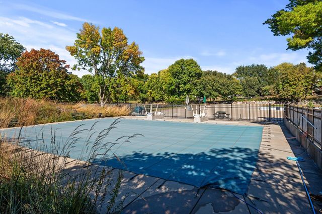 8948 Neill Lake Road 155E, Eden Prairie, MN 55347
