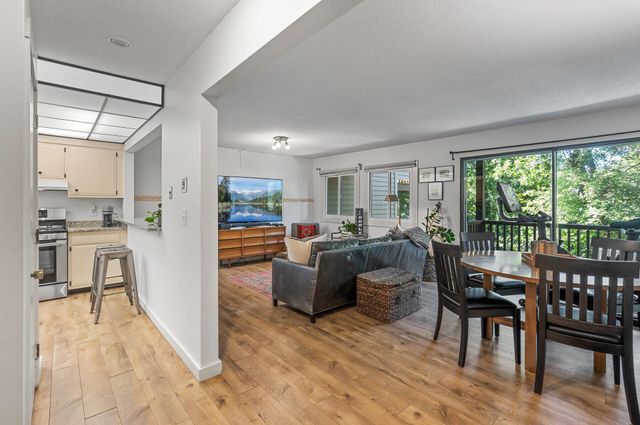 8948 Neill Lake Road 155E, Eden Prairie, MN 55347