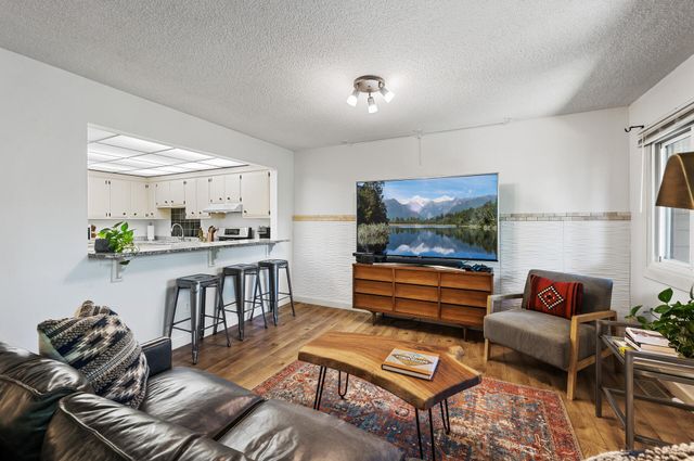 8948 Neill Lake Road 155E, Eden Prairie, MN 55347