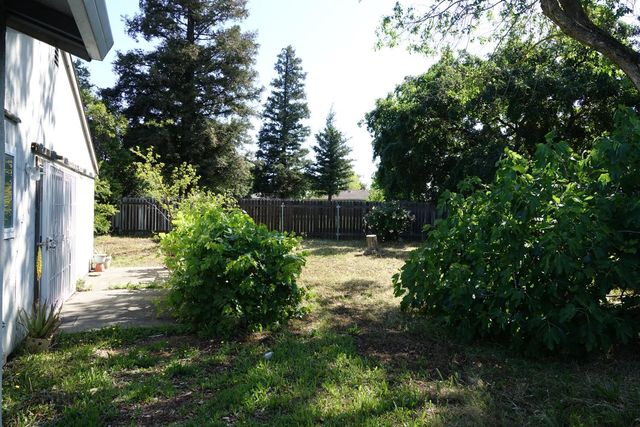 9325 Henley Way, Sacramento, CA 95826