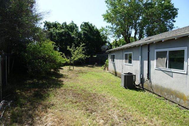 9325 Henley Way, Sacramento, CA 95826