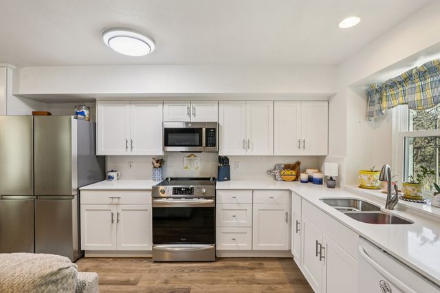 191 Black Forest Drive, Pottsboro, TX 75076