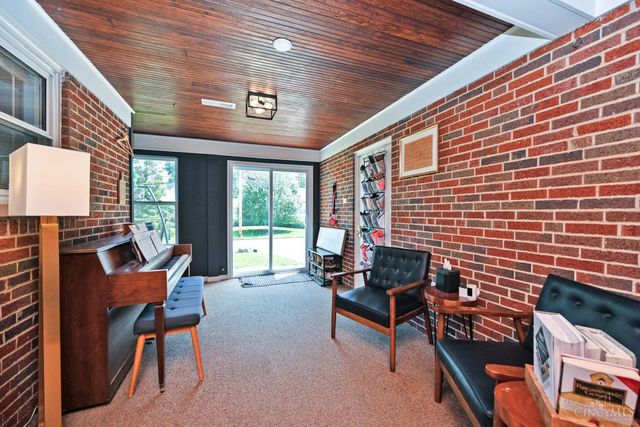 6941 Rosemary Lane, Cincinnati, OH 45236