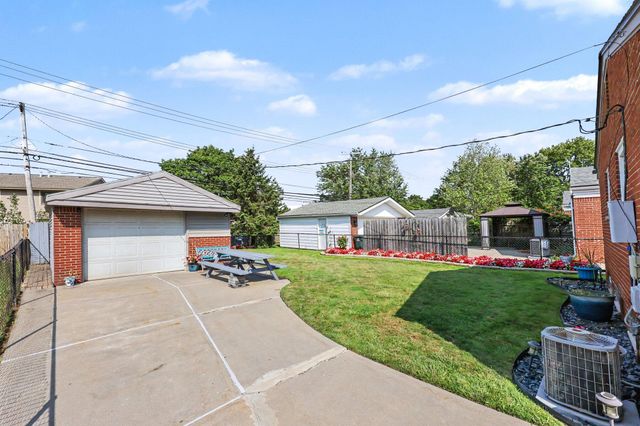 32011 Saint Margaret, Saint Clair Shores City, MI 48082