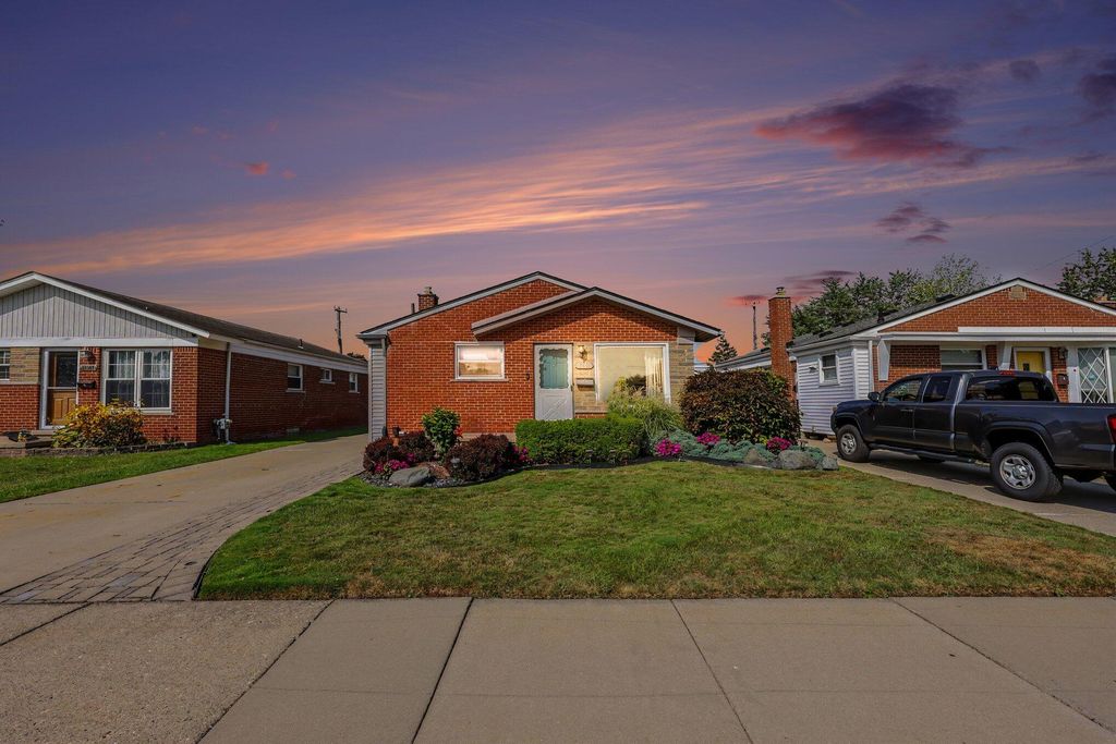 32011 Saint Margaret, Saint Clair Shores City, MI 48082
