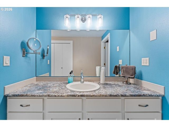 13813 Nw 10TH Ct B, Vancouver, WA 98685