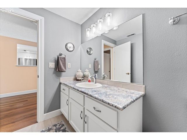 13813 Nw 10TH Ct B, Vancouver, WA 98685