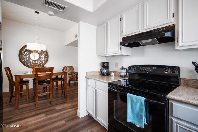 37222 N TOM DARLINGTON Drive 18, Carefree, AZ 85377