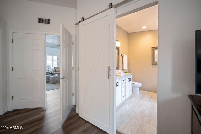 37222 N TOM DARLINGTON Drive 18, Carefree, AZ 85377