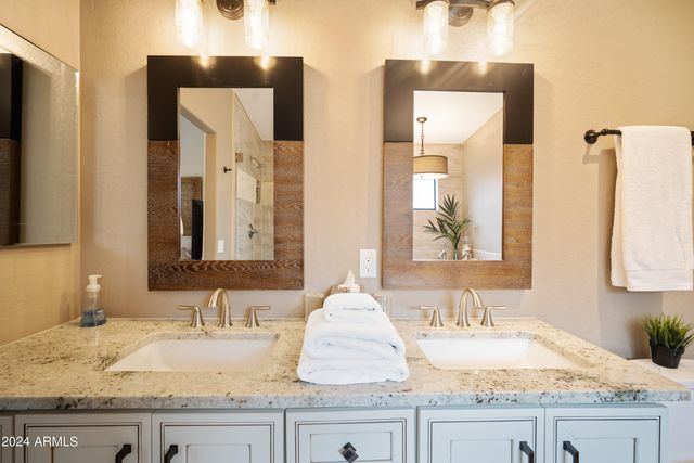 37222 N TOM DARLINGTON Drive 18, Carefree, AZ 85377